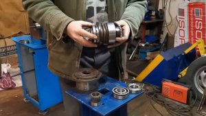 Сборка передней бабки токарного 16у04п.  Заводские изменения в конструкции или.........?