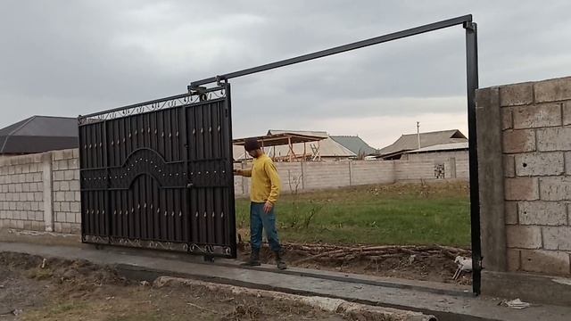 роликовые ворота с металлочерепица