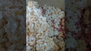 Готовим окрошку на минералке ,сметане и кефире.