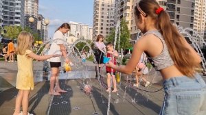 Собака укусила малышку! 29 апреля жара! Дети купаются в фонтане!