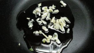 Рис рассыпчатый с чесноком