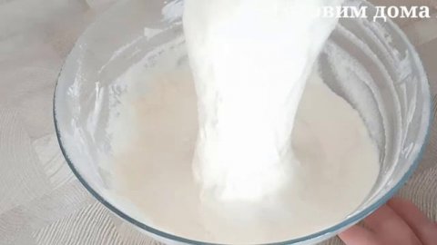 Вкусные пышные оладьи на молоке и дрожжах