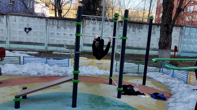 ТОП 5 ЛЁГКИХ ЭЛЕМЕНТОВ НА ТУРНИКЕ!Часть 2 смотреть онлайн