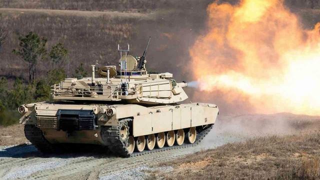 В США в состав экипажа танка Abrams впервые вошла женщина-наводчица