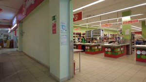 В маленьком северном городе большой торговый комплекс "Подсолнух" Радужный ХМАО