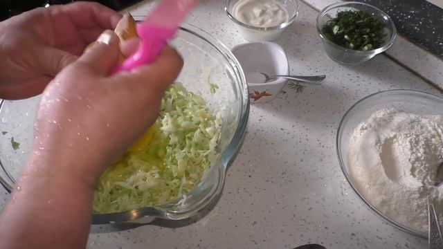 Вкуснота из молодой капусты. И пирожков не надо, как это вкусно! смотреть онлайн