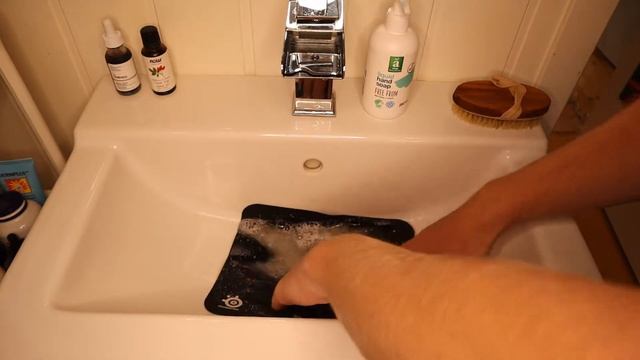 How to Clean Mouse Pad FAST (Wash Your Mousepad in 2 Min!) смотреть онлайн