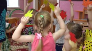 Ходит осень по дорожке