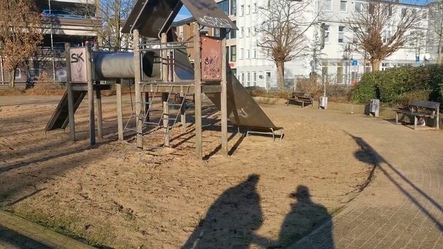 детская площадка в Германии. Как то так. смотреть онлайн