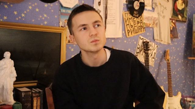 ЖИЗНЬ С КНОПОЧНЫМ ТЕЛЕФОНОМ. смотреть онлайн