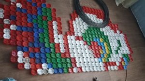 Сделал картинку из крупных крышек Торжок панно из пробок .