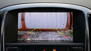 Демонстрация работы камеры заднего вида Opel Astra J