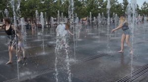 Summer, girls and cheerful fountains of Muzeon park-6! / Девушки и веселые фонтаны парка Музеон-6!