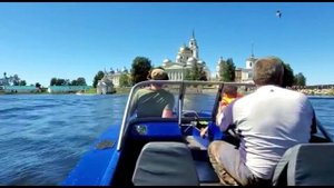Селигер - прогулка на моторной лодке.