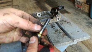 Замена задних тормозных колодок Киа Рио III (проточка тормозных дисков)