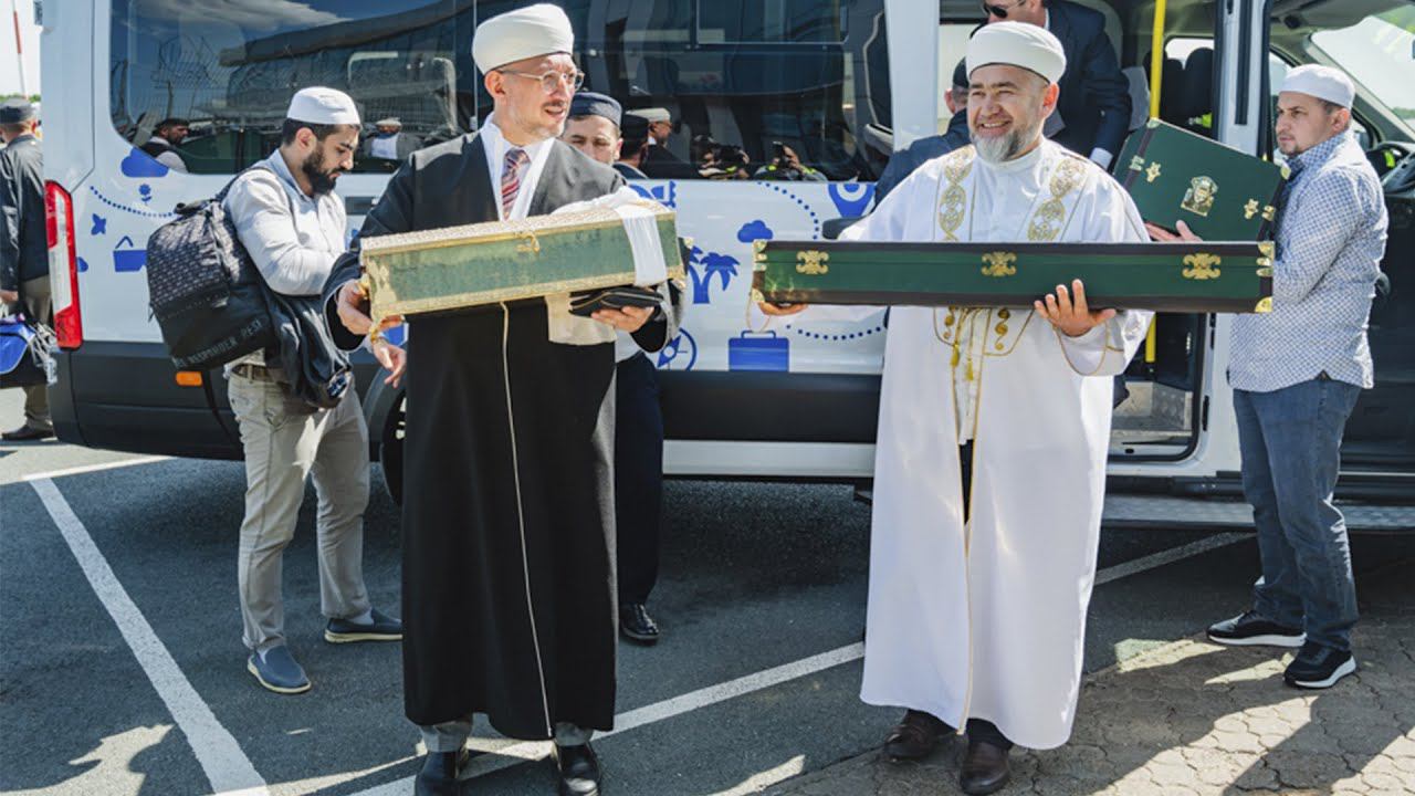 В Казань привезли реликвии пророка Мухаммада ﷺ