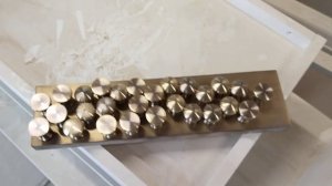 Декорирование ручек из латуни химией под бронзу