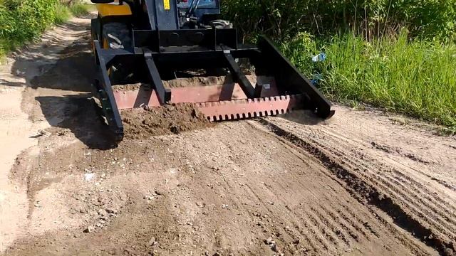 Ремонт грунтовой дороги погрузчиком JCB (ч.1)