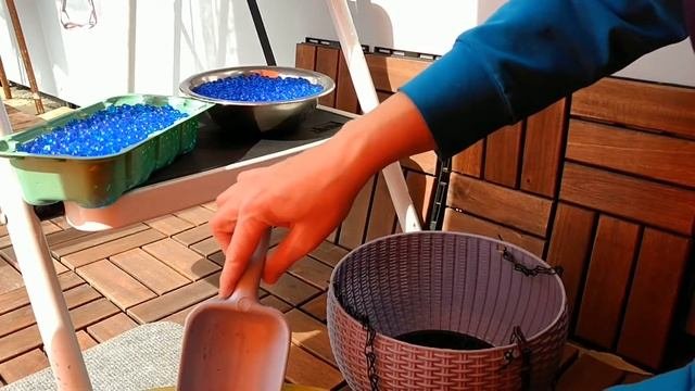 Сделайте это с цветами в кашпо/горшках