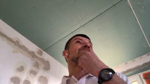 Монтаж потолка из гипсокартона в 2 слоя с клеем ПВА