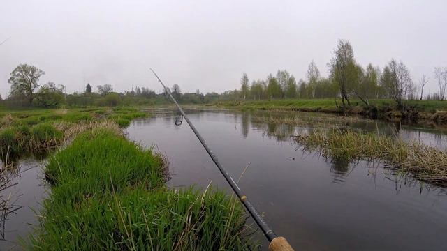 Отличный клев щуки. Постоянные удары в поводок. смотреть онлайн