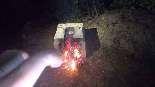 Shelter in the forest I make a stove with my own hands cook fish on fire.