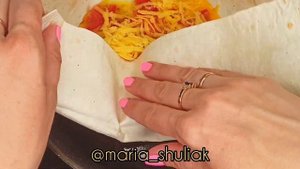 Вкусный завтрак. Лаваш с яичницей, помидорами и сыром. Начинка для лаваша.