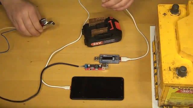Зарядить телефон от аккумулятора
