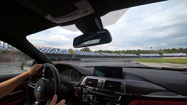 Дрифт BMW M4 Competition на гоночном треке в Мячково