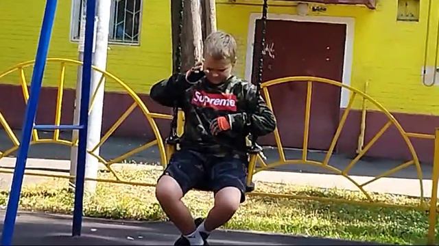 соревнования Мухаммад против Никиты бег 2 Кто выдержит на качели 3 Нужно найти кошелёк 4 Нужно найти