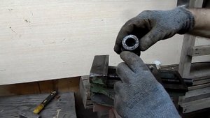 Как запрессовать резиновые и распорные втулки в реактивную тягу