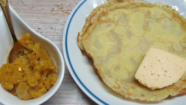 Блинчики с соленым сыром и вареньем