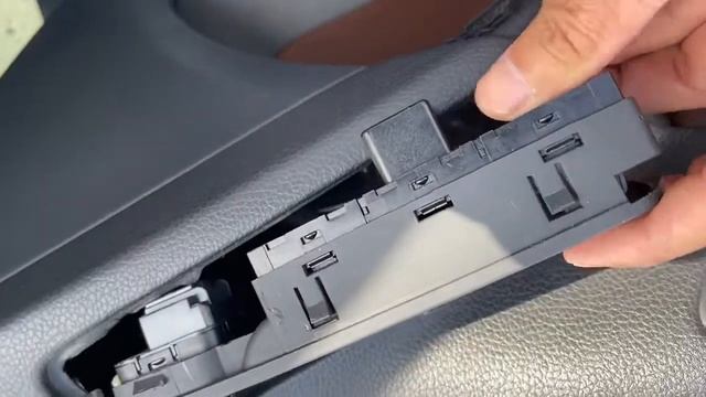 VW Tiguan Power Window Switch Replacement - DIY смотреть онлайн
