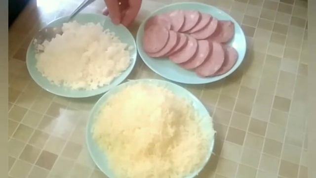 # выпечка#..Пирог из прошлого...пирог с творогом,сыром ,салями.