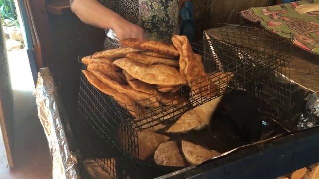 Приготовление черкесских чебуреков с творогом
