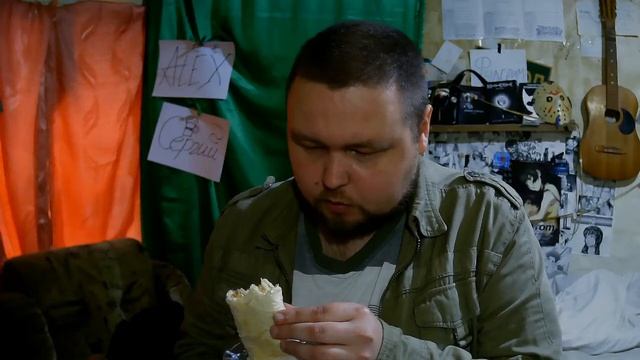 Впервые в жизни ем шаурму смотреть онлайн