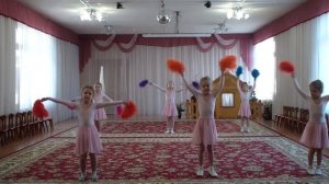 Танец с помпонами "Улетай туча"