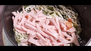 Салат с ветчиной, грибами и огурцами.
