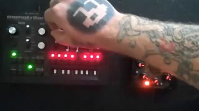 IdiotBox Orange Cycle Synced to Korg Monotribe DEMO смотреть онлайн