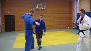 Комбинация от ветеранов Турбостроителя- "мельница с колен- посадка с захватом ноги".