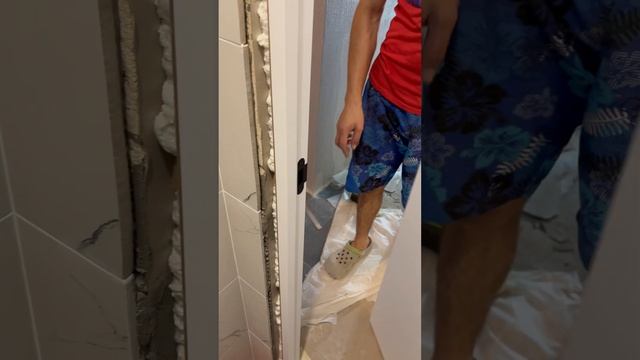 Установка межкомнатных дверей. Скрытые петли #профессиональныеуслуги #установкамежкомнатныхдверей