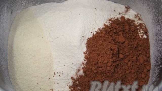 Шоколадный кулич с вишней