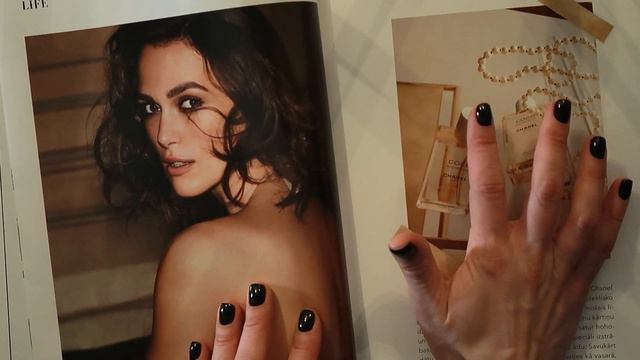 ASMR Chewing gum and flipping through magazine. Close up whispering. Ukrainian. смотреть онлайн