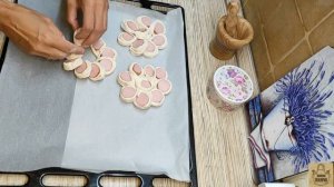 Сосиска в тесте под сыром ! Ромашка из готового теста!