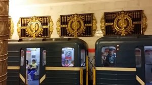 МЕТРО САНКТ-ПЕТЕРБУРГА ИНОСТРАНЦЫ В ШОКЕ