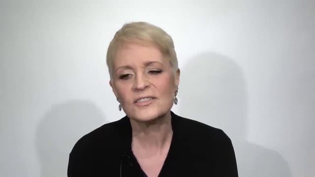 Woman Flabbergasted After Her Dramatic Makeover смотреть онлайн