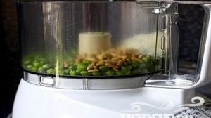 Лингвини с соусом из зеленого горошка