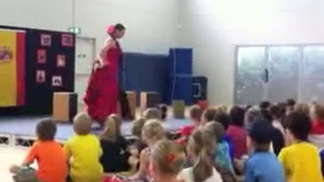 ¡Flamenco is Not a Bird! by Annalouise Paul смотреть онлайн