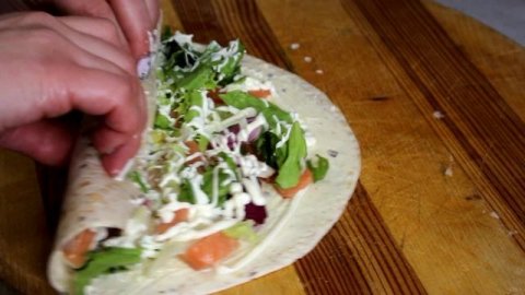 Рулет из лаваша с сёмгой.