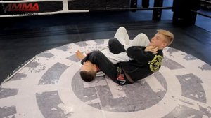 Контроль и атаки из позиции кесагатами | 4MMA